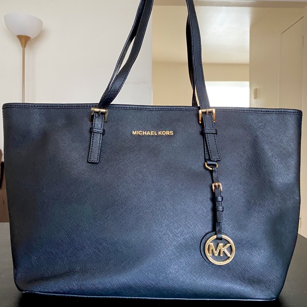 MICHAEL KORS Jet Set Travel Medium TopZip Tote Bag